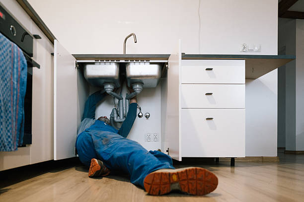 Professional Emergency Plumber technician working in Lakeside, VA